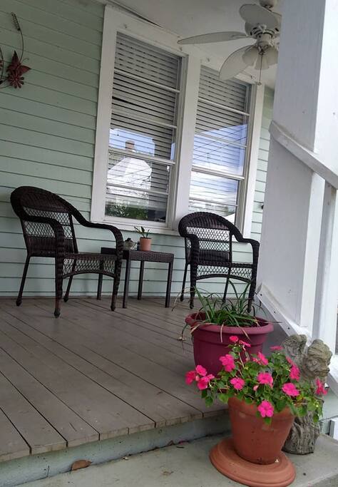 Front outside seating area.