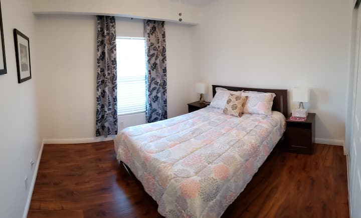 Спалня 2 големи двойни легла