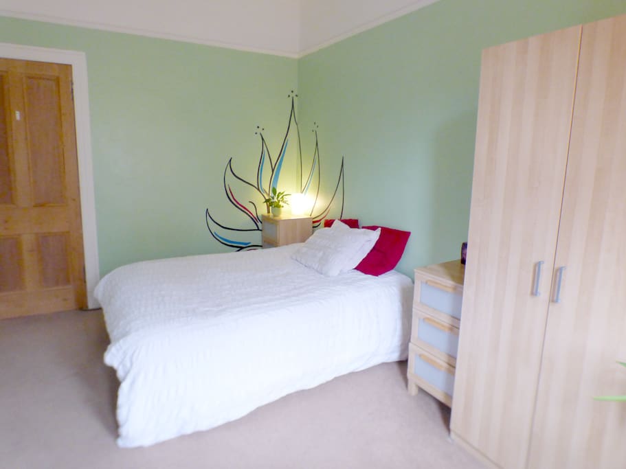 Large double bedroom with queen bed.