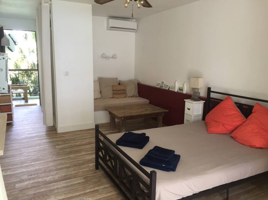 Chambre et coin détente