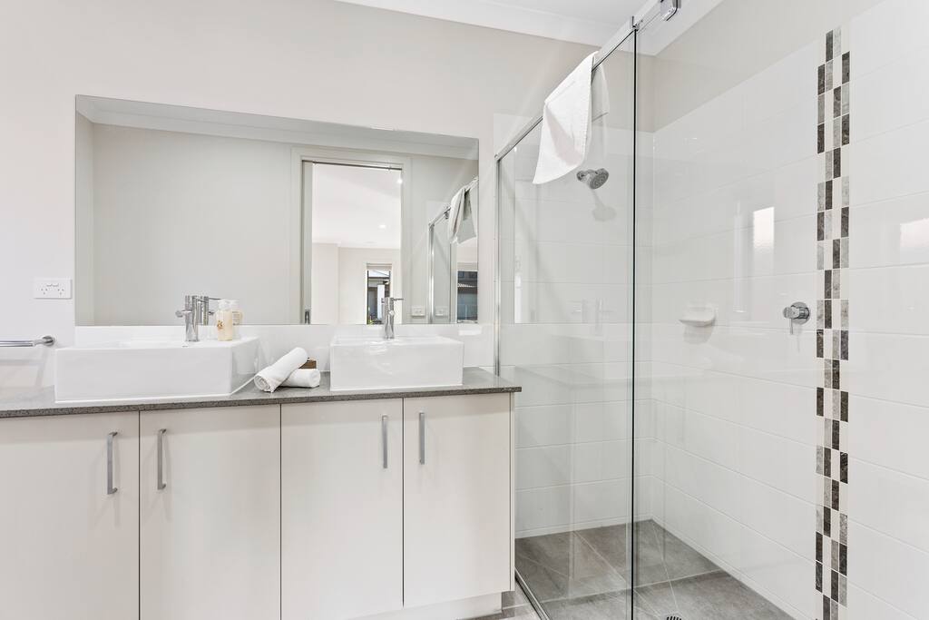 An Ensuite with Shower Enclosure