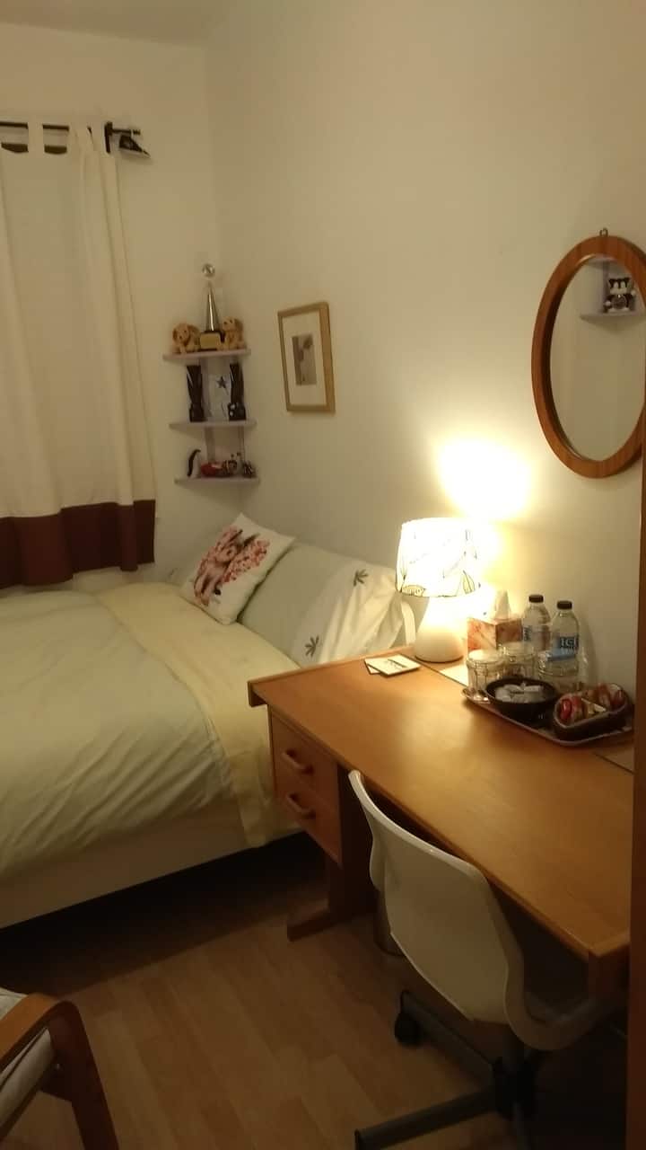 Მყუდრო და სტუმართმოყვარე ორადგილიანი საძინებელი.