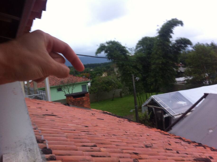 Sacada do quarto de cima, apontando onde está o canal da barra para mergulhar