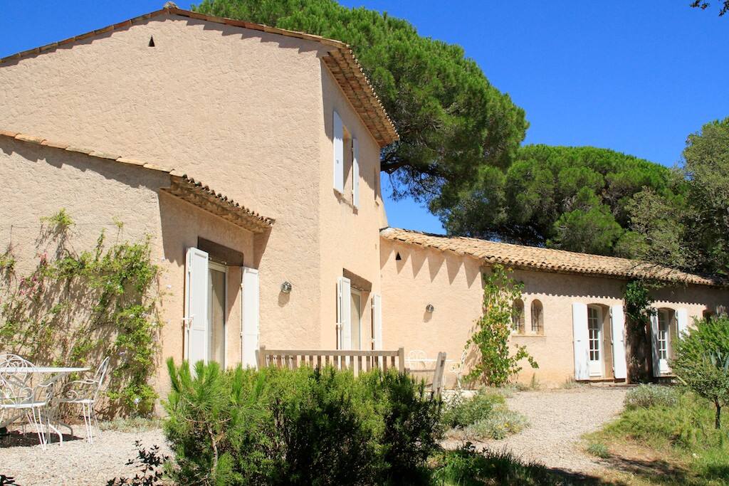la maison et les chambres