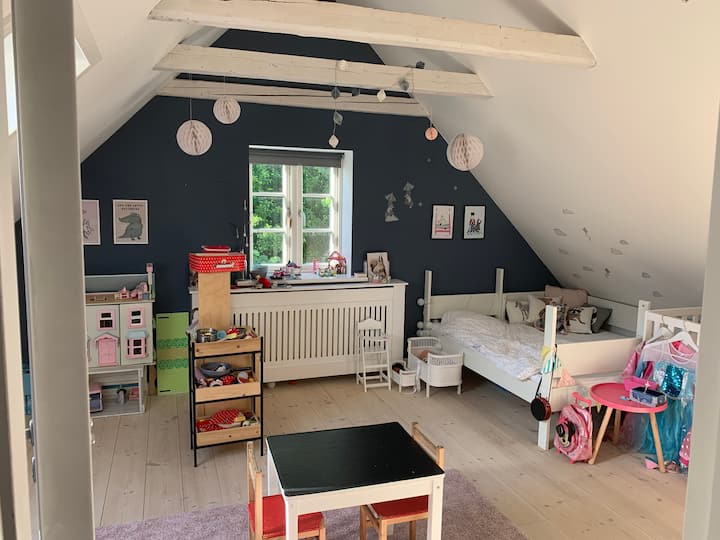 卧室2 ：两张小床