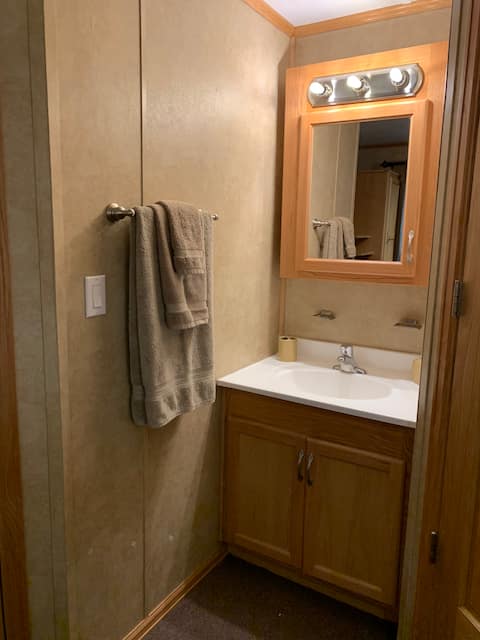 Unit 20 - 1800C - Quiet, clean 1 bedroom unit