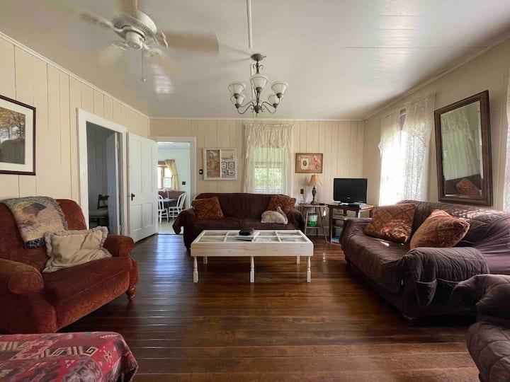 A 100-year Old, 5 Bedroom, Mountain Top Farm House - Holly River State Park, Hacker Valley