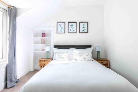 Lamont Cottage - Location, Location, Location