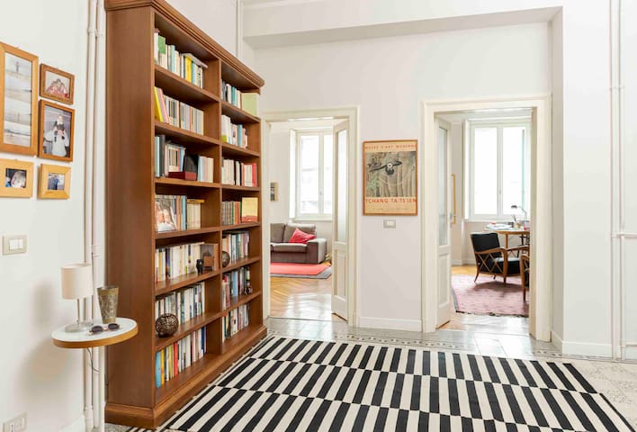 Quiet and Sunny 4-room Flat in the Heart of Milan gallery image 2
