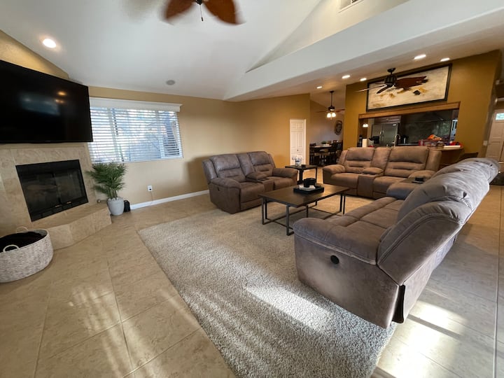 Gorgeous 3 Bedroom Home W/view, Plunge Pool /Soake - Riverside, CA