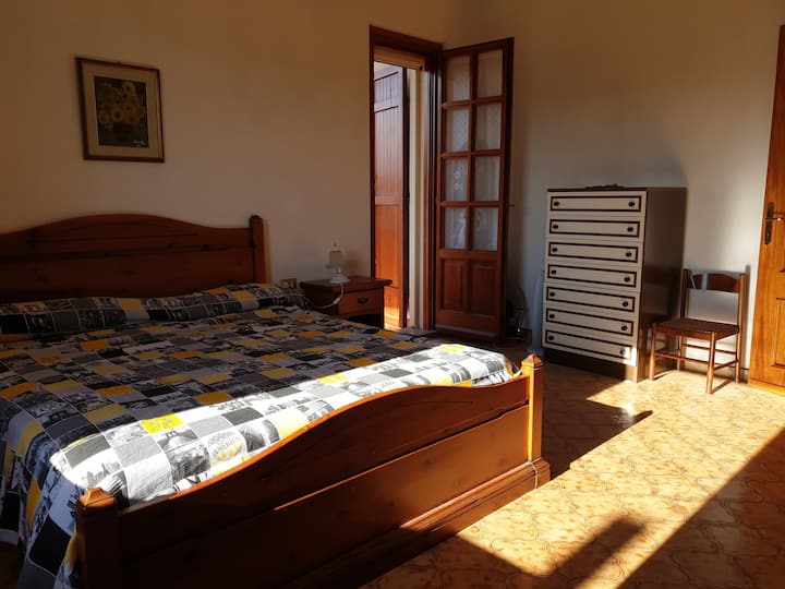 1 Zimmer/ 1st bedroom
