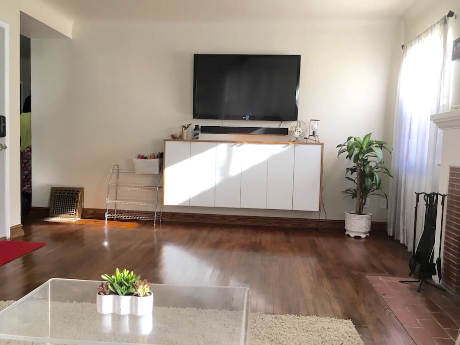 55 inch flatscreen with digital tv stations, Blu-Ray player, sound bar and Roku player (w/ Netflix)