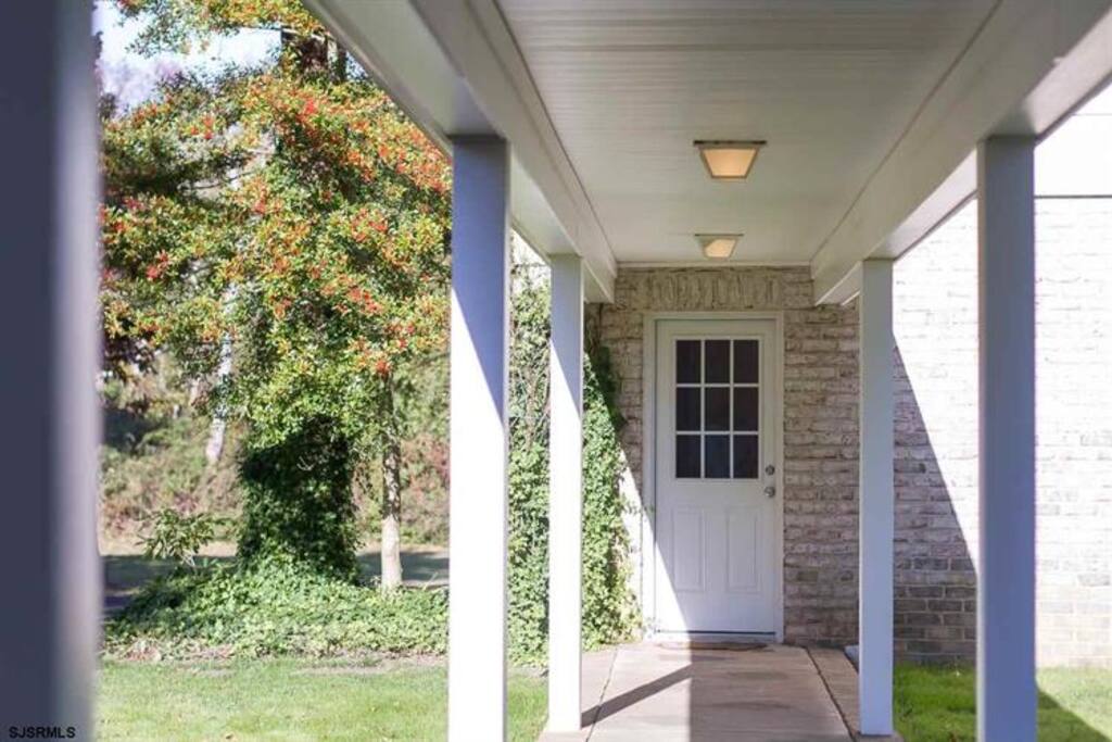 Private entrance to studio apt