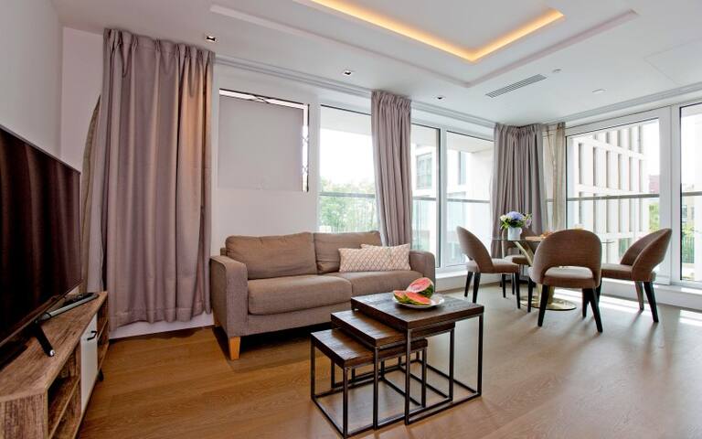 Stunning and Elegant 2 Bedroom in Kensington gallery image 2