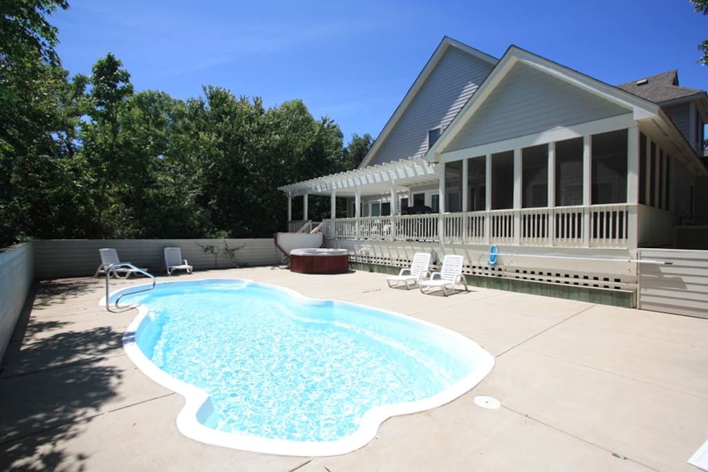 CC108: Currituck Club 108 | Private Pool and Hot Tub Area
