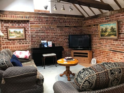 Top Airbnb: The Old Stables. Detached and full of character in Suffolk