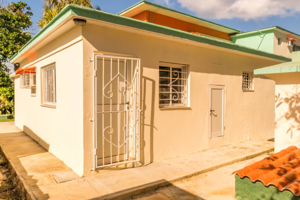Habitación 8. Entrada