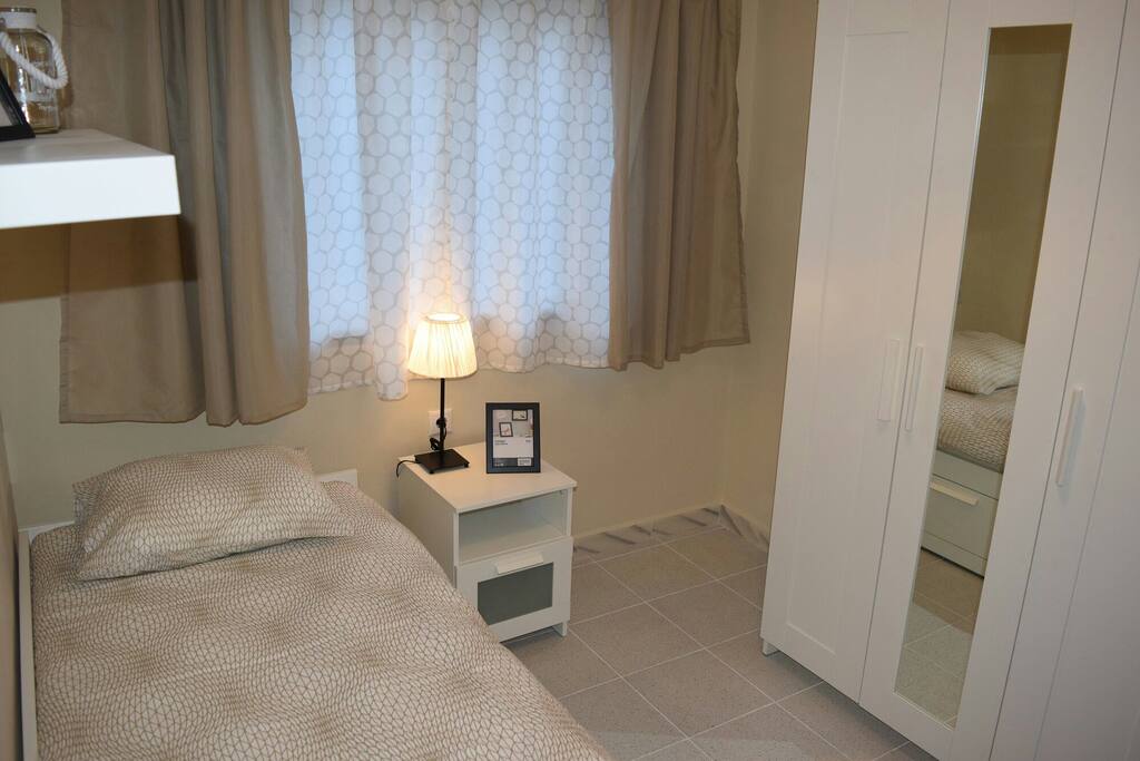 Habitación (2) con cama tipo diván, de 80 X 200 ó 160 X 200.