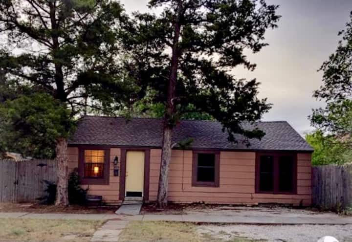 Cottage By The College - Texas