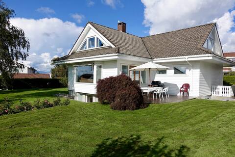 Large house with Garden in quiet naborhood