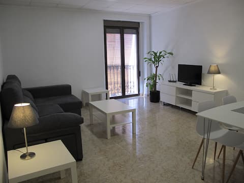 Airbnb con mejor rendimiento: 3 BEDROOM APARTMENT DOWNTOWN NEXT TO THE BEACH en Alacant / Alicante