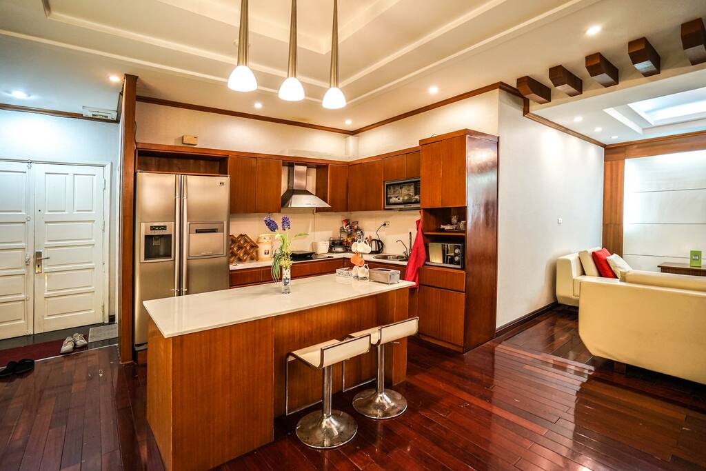 You will surely love this well-styled and lively living room for relaxing and socializing.
