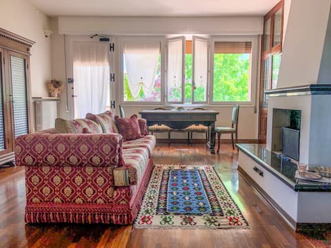 Annuncio Airbnb popolare: "Manu&Manu" House... a short walk from the historic center! a Comacchio