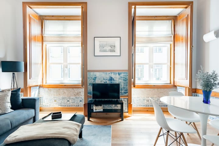 Baixa-Chiado. Elevator. Charming, Cozy and Quiet Apartment. Historic Center