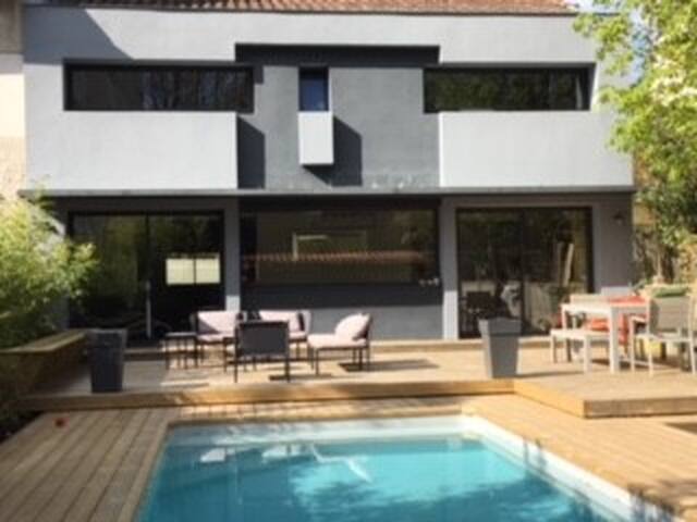 Maison contemporaine avec piscine Bordeaux gallery image 2