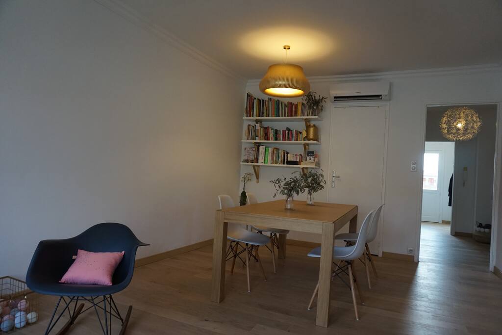 salon: coin salle à manger