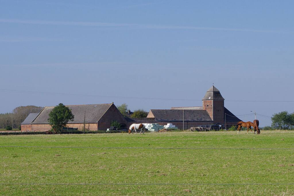 La ferme vue du chemin du calvaire