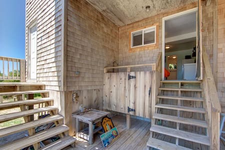 Cozy studio apartment right beside the beach