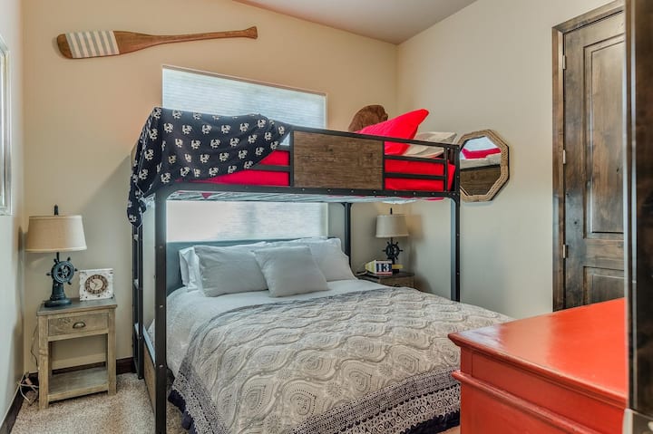 Სრული მეტი დედოფალი bunk