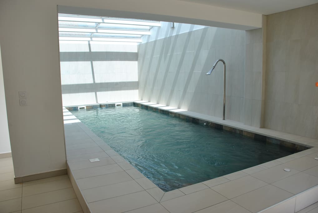 piscine fermée chauffée toutes l année