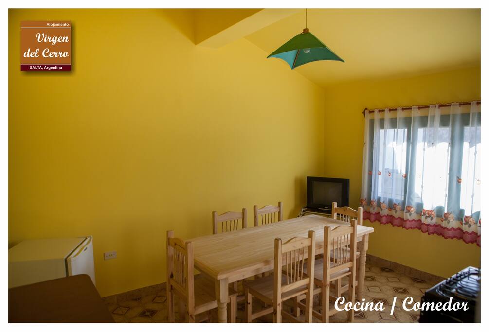 Cocina Comedor con Espacio para 6 Personas. Televisión por Cable.