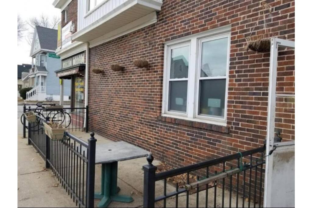 Sidewalk Cafe