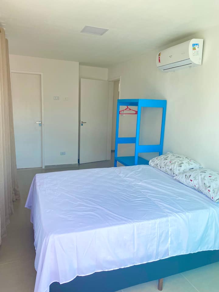 2号套房，配有舒适的Ortobom主卧双人床。