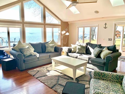 Beautiful home on Lake St Clair!