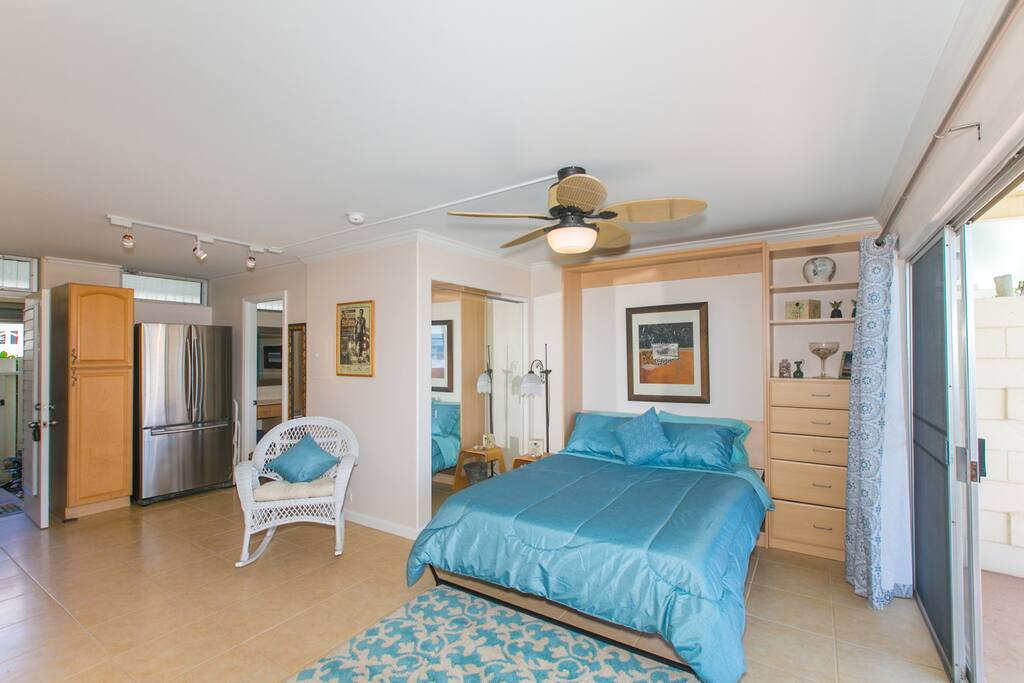 Murphy bed can be raised for more space