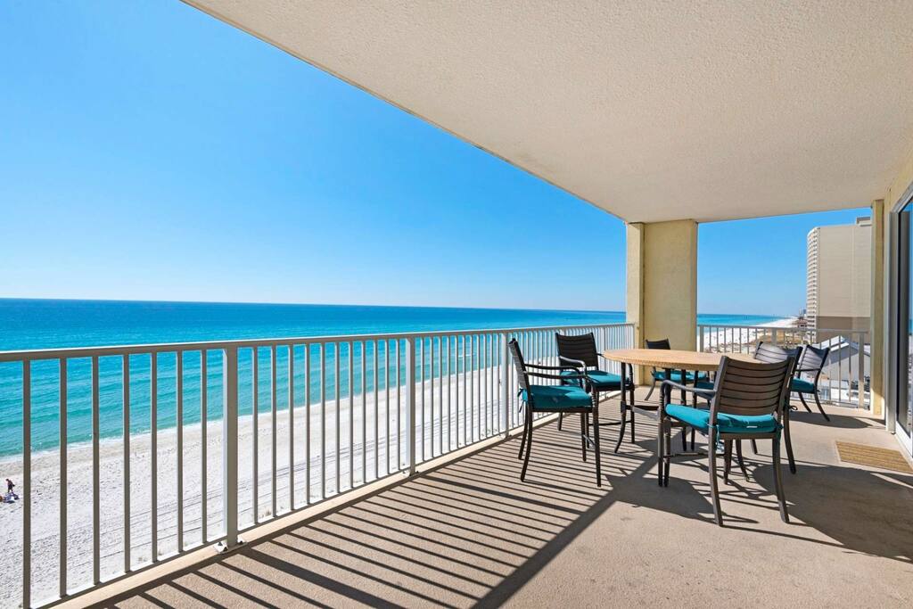 Large Balcony with an Amazing View!