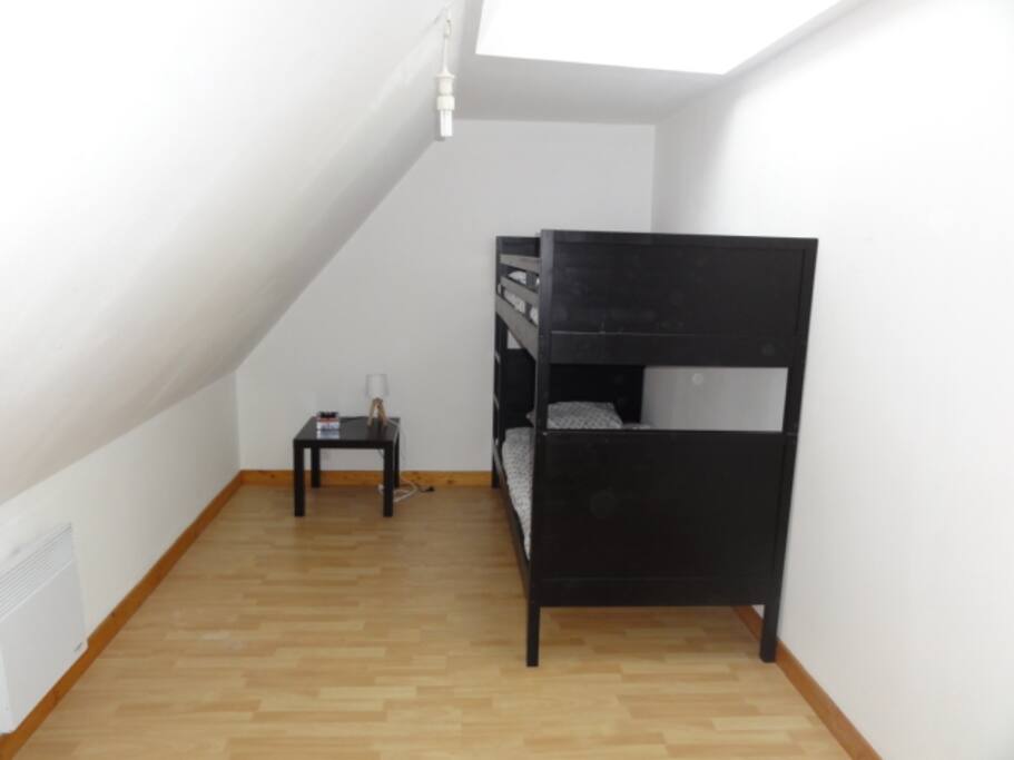 Chambre avec lits superposés