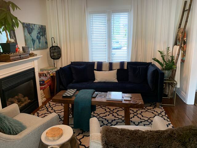 Upper Beach House Overlooking Park with Parking gallery image 3