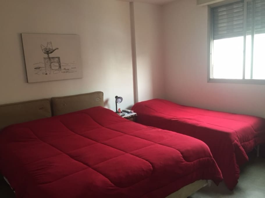 bedroom 2: queen size bed + single bed