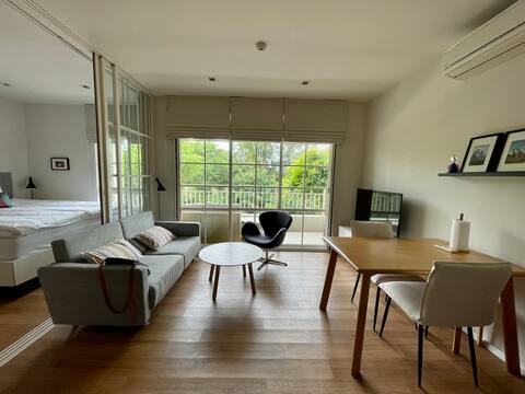 Comfortable apartment with quiet golf course view