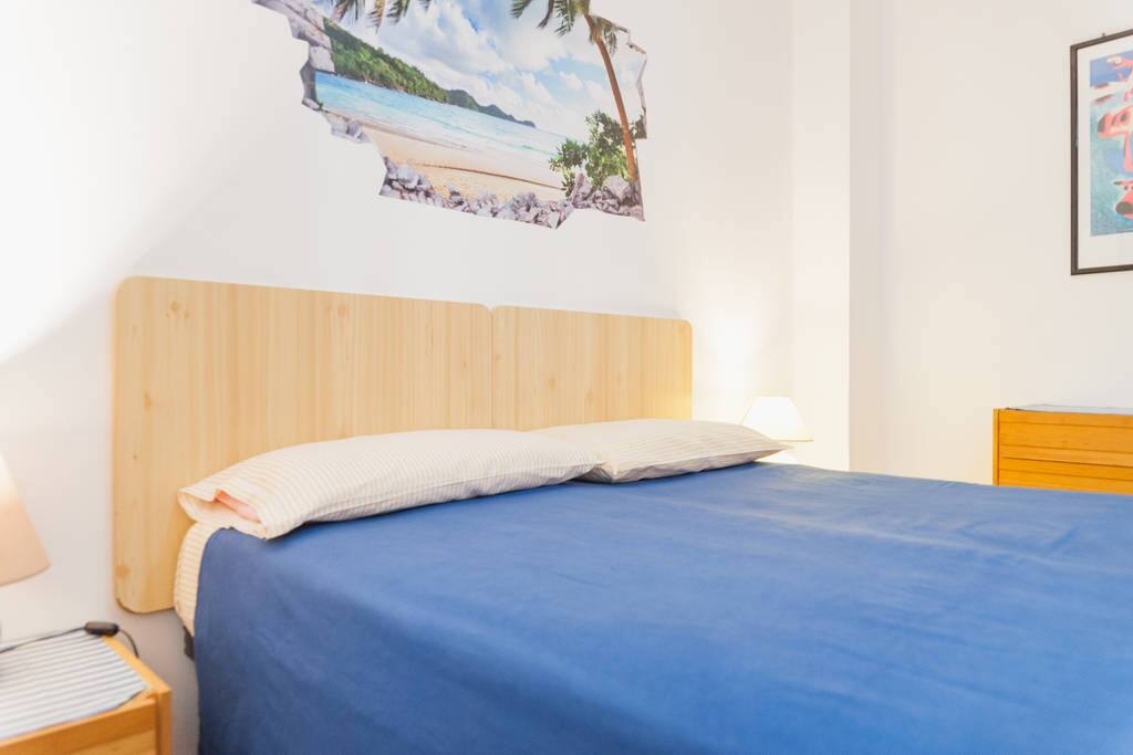 Bedroom with queen size bed