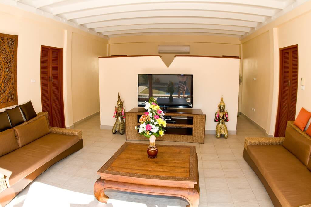 LIVINGROOM