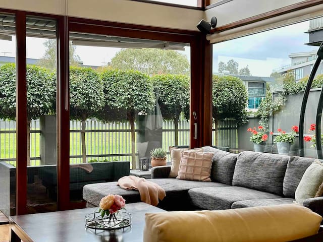 Melbourne, Luxury Family Home, Maribyrnong River