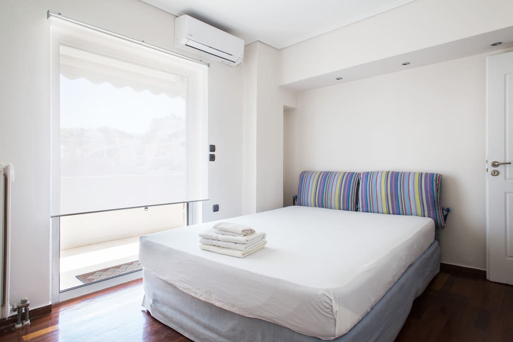 Bedroom - Queen size bed