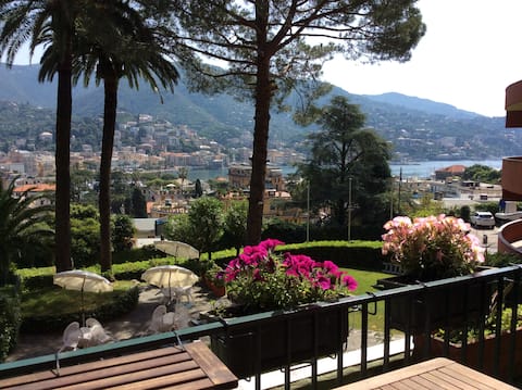 2.2 Apartment Sea view with pool and garden