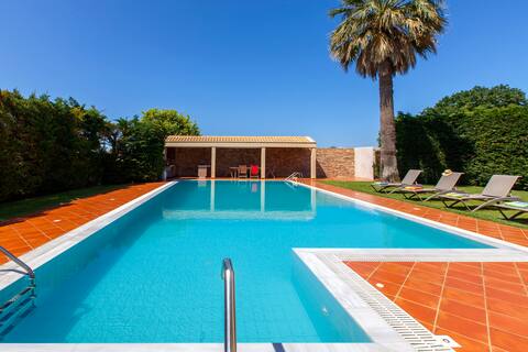 VILLA NIKOPOLIS  with pool, 2 min from sea